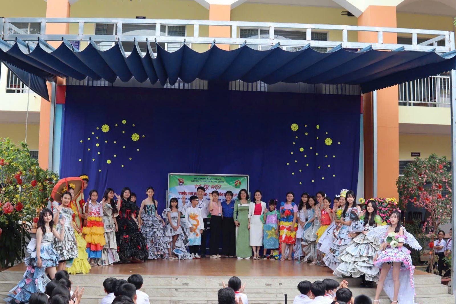 NGÀY HỘI VUI KHỎE- TIẾN BƯỚC LÊN ĐOÀN